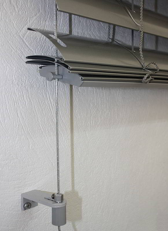 Außenjalousie mit Schienenführung