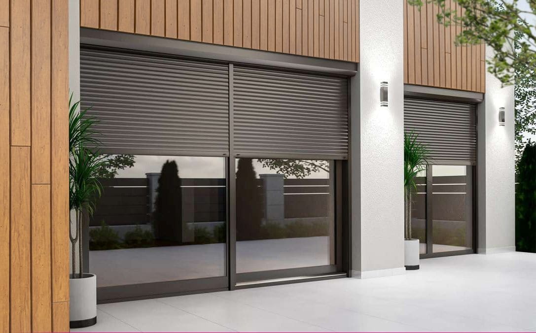 Vorbaurolladen in die Nische gesetzt mit eckigem Kasten