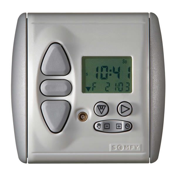 Drahtgebundener Wandsender Chronis L Comfort mit Zeitsteuerung und optionalem Lichtsensor