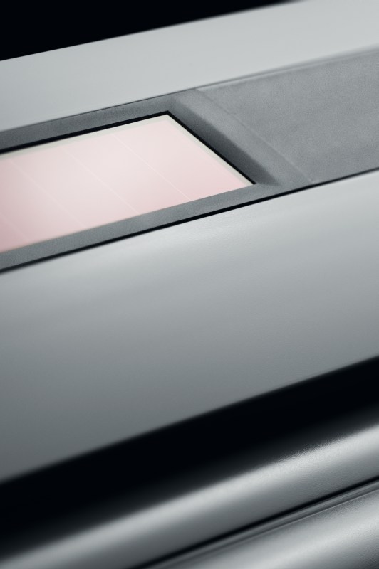 Solarbetriebene VELUX® Dachfensterrollläden mit VELUX INTEGRA® System (copyright VELUX®)
